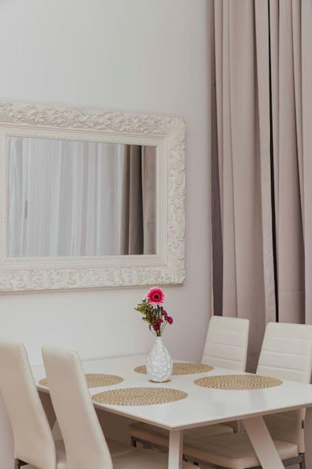 וינה Modern Stylish Comfortable 2 Bedroom Apartment מראה חיצוני תמונה