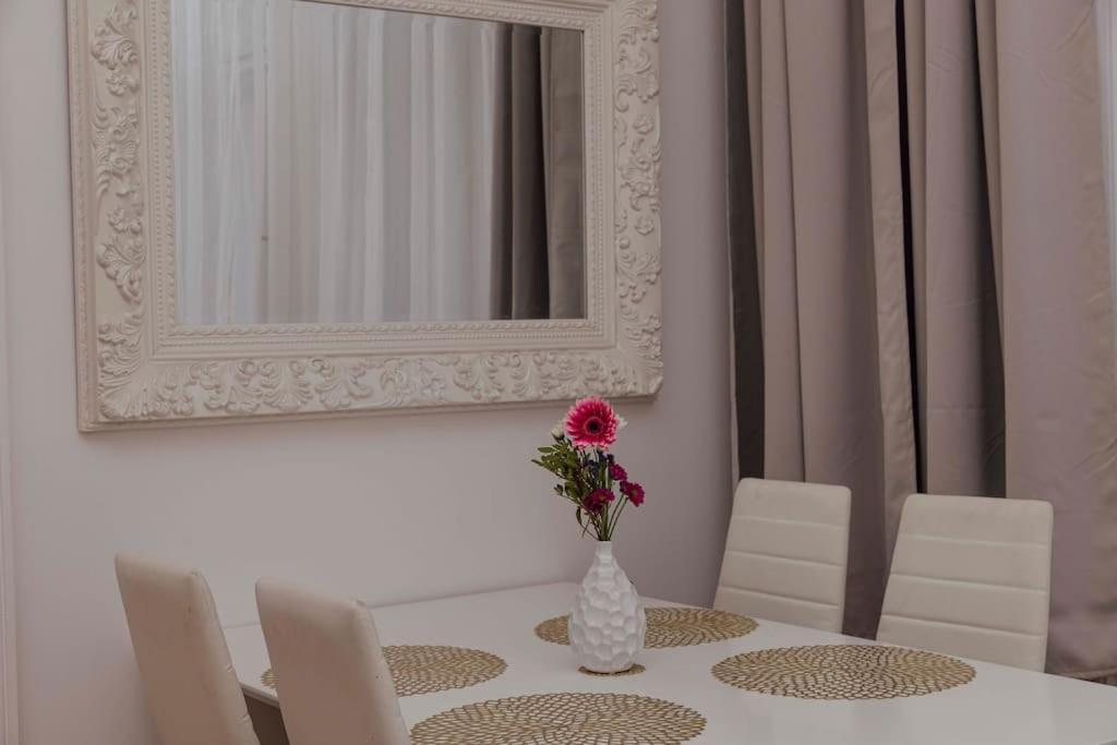וינה Modern Stylish Comfortable 2 Bedroom Apartment מראה חיצוני תמונה