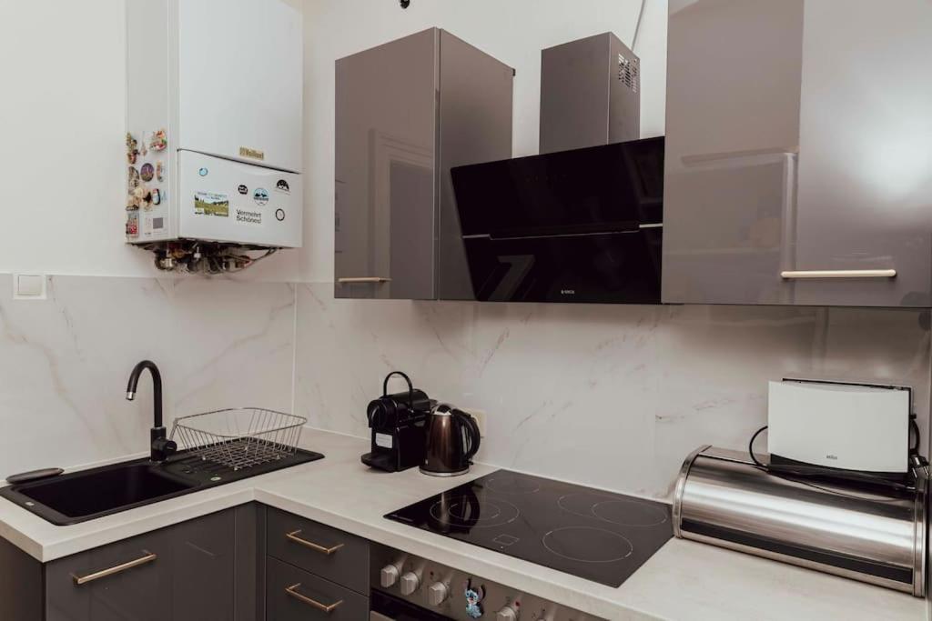 וינה Modern Stylish Comfortable 2 Bedroom Apartment מראה חיצוני תמונה